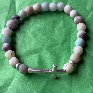 ✝️💜✝️ Beaded Bracelet with Cross Charm ✝️💜✝️ NWOT ✝️💜✝️
